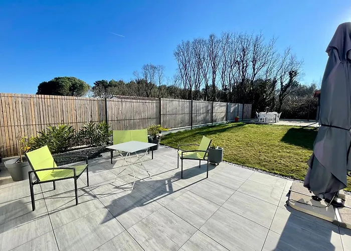 Maison Familiale Récente Avec Jardin, Et Commerces à Pied, 6 Couchages, Wifi, Parking Privatif - Fr-1-231-297