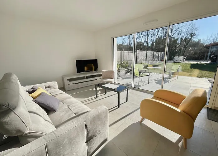 Maison Familiale Récente Avec Jardin, Et Commerces à Pied, 6 Couchages, Wifi, Parking Privatif - Fr-1-231-297 Hébergement de vacances *